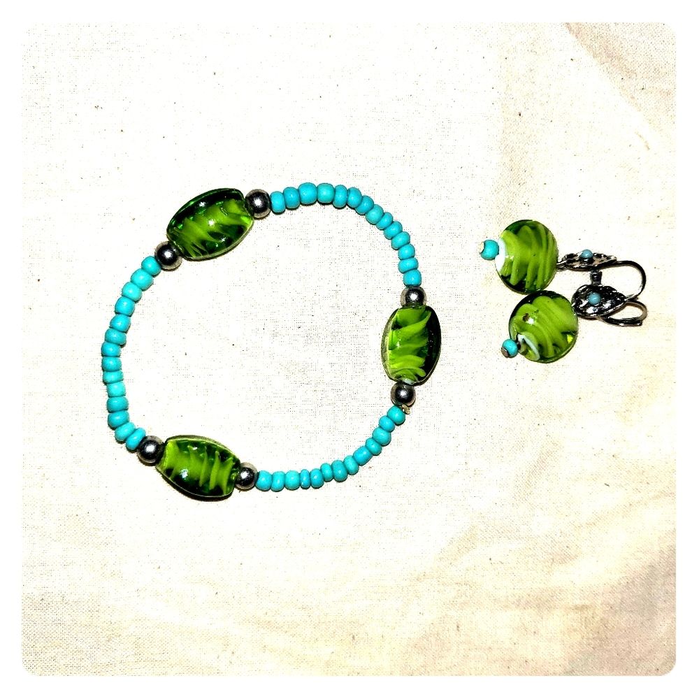 Euc Bracelets And Earrings Set 12$
